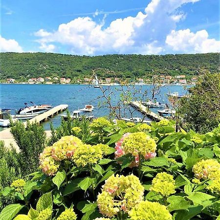 Apartments With Boat Mooring Marija Supetarska Draga Kültér fotó