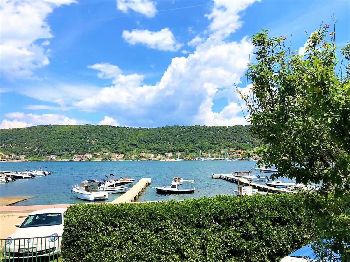 Apartments With Boat Mooring Marija Supetarska Draga Kültér fotó