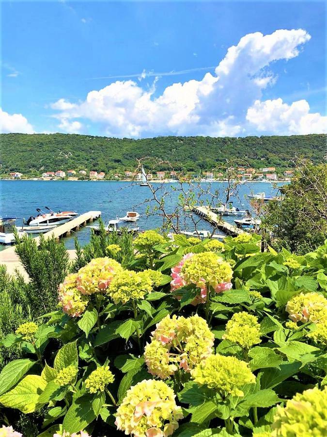Apartments With Boat Mooring Marija Supetarska Draga Kültér fotó