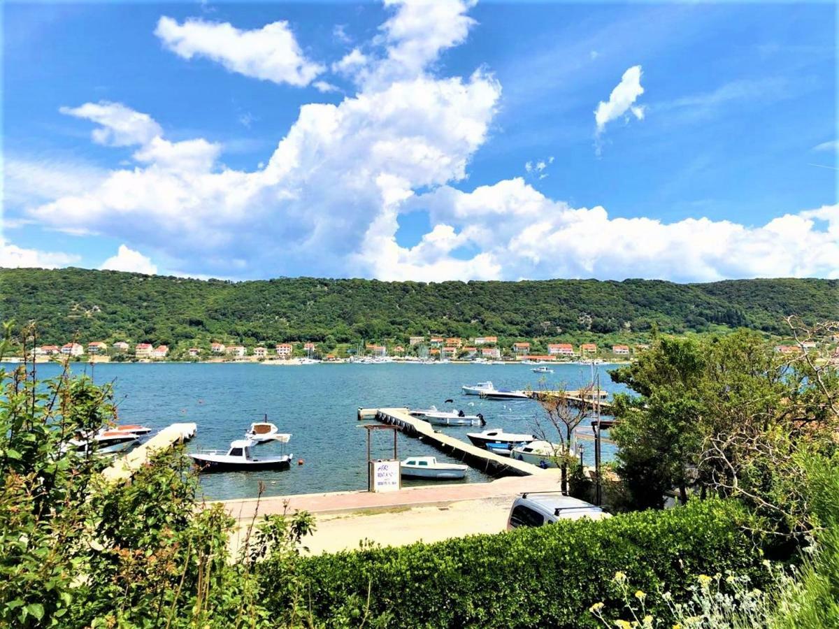 Apartments With Boat Mooring Marija Supetarska Draga Kültér fotó