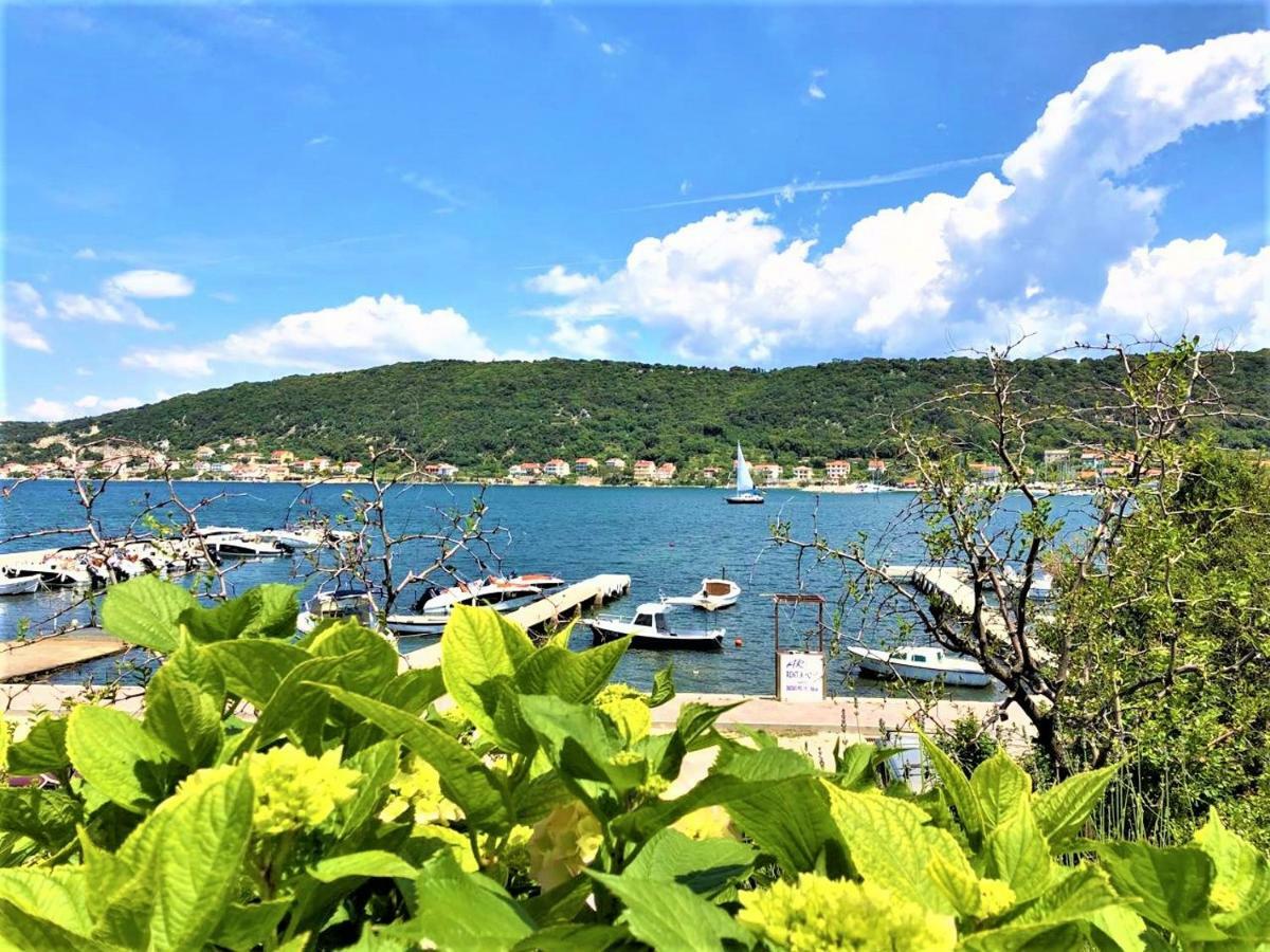 Apartments With Boat Mooring Marija Supetarska Draga Kültér fotó